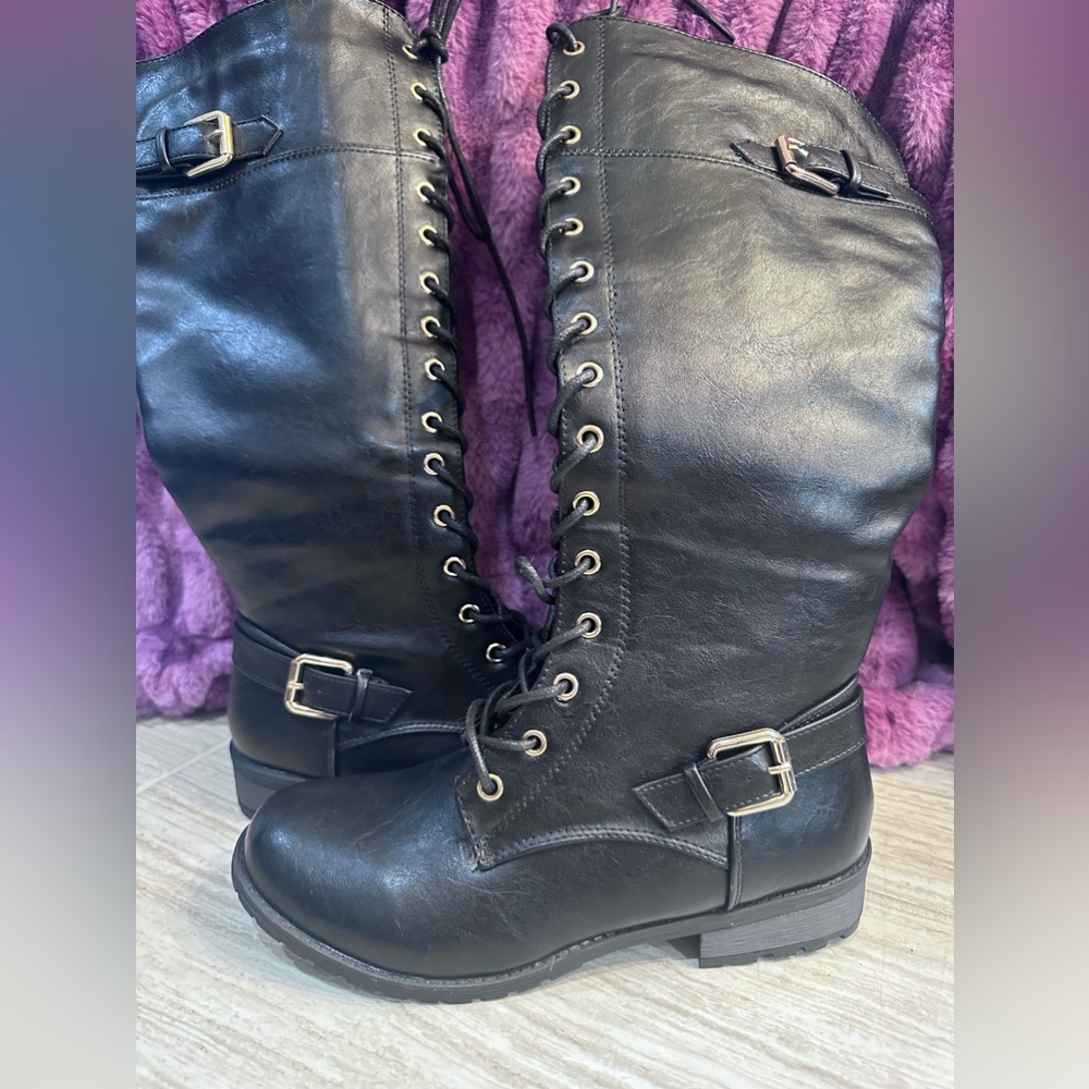 Forever brand size 9 Black Lace-up Zippered boots